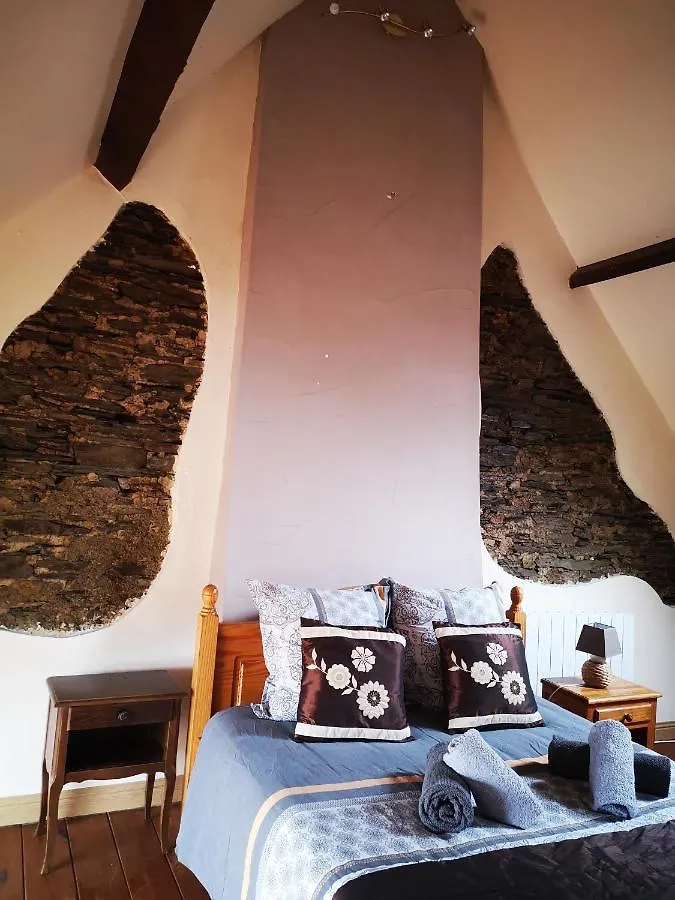 Holiday home Nid Douillet En Foret De Broceliande Ploermel